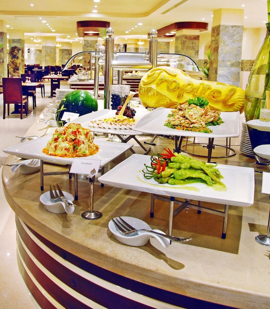 Tropitel Sahl Hasheesh Hotel Hurghada Exterior photo A salad bar